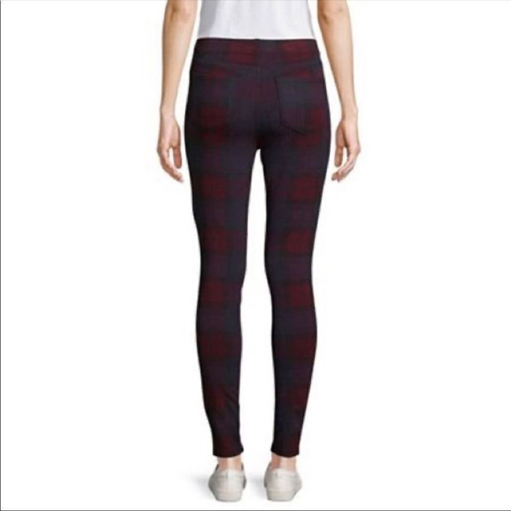 ✨ St Johns Bay Plaid Leggings✨
